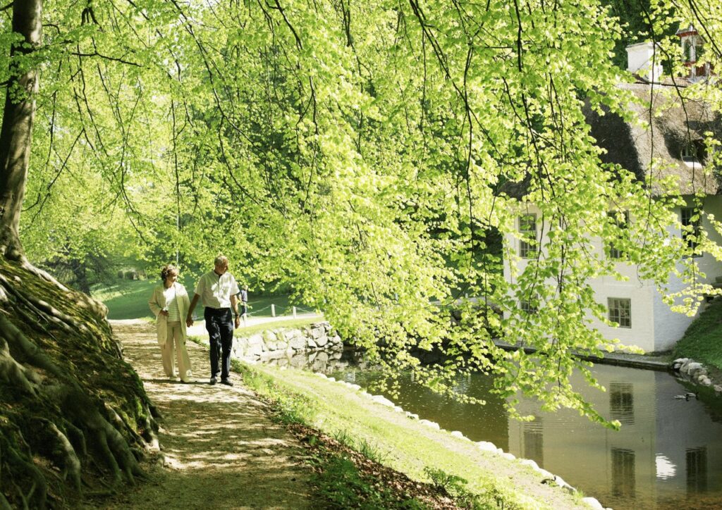 Wandern im Schlosspark von Liselund